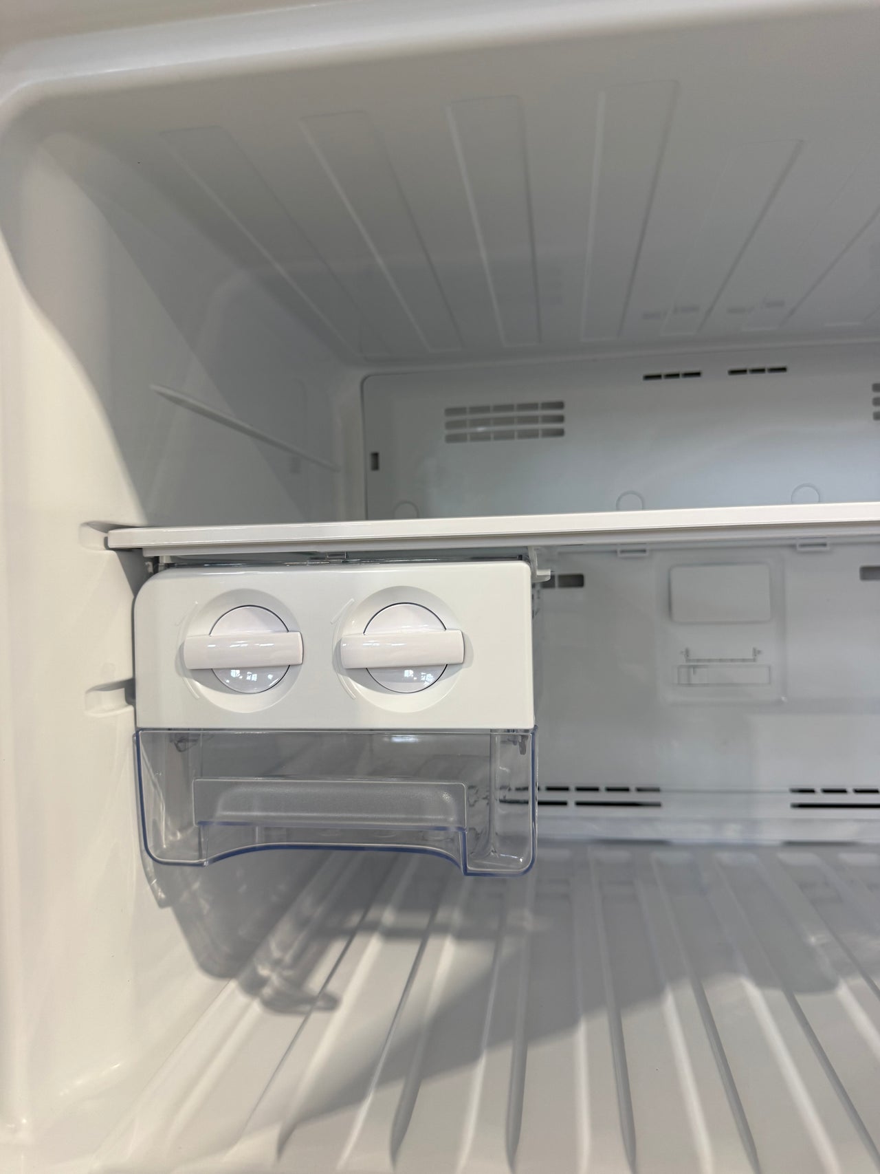 Factory second Westinghouse 503L Top Mount Refrigerator – Silver (WTM5002SD) - Second Hand Appliances Geebung