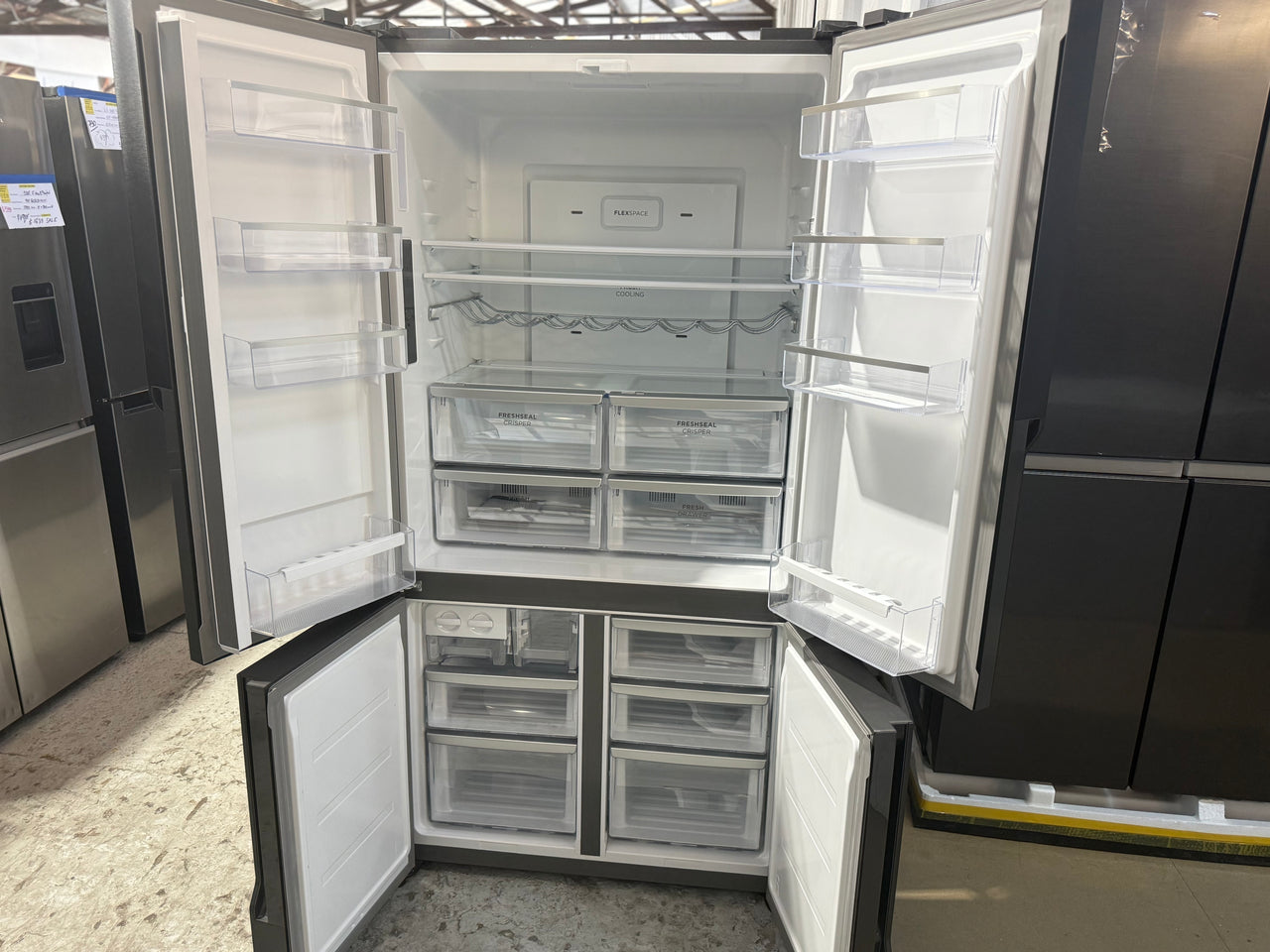 Factory second Westinghouse 564L French Quad Door Refrigerator – Matte Charcoal Black WQE5600BA - Second Hand Appliances Geebung