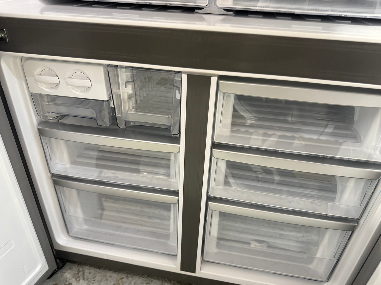 Factory second Westinghouse 564L French Quad Door Refrigerator – Matte Charcoal Black WQE5600BA - Second Hand Appliances Geebung