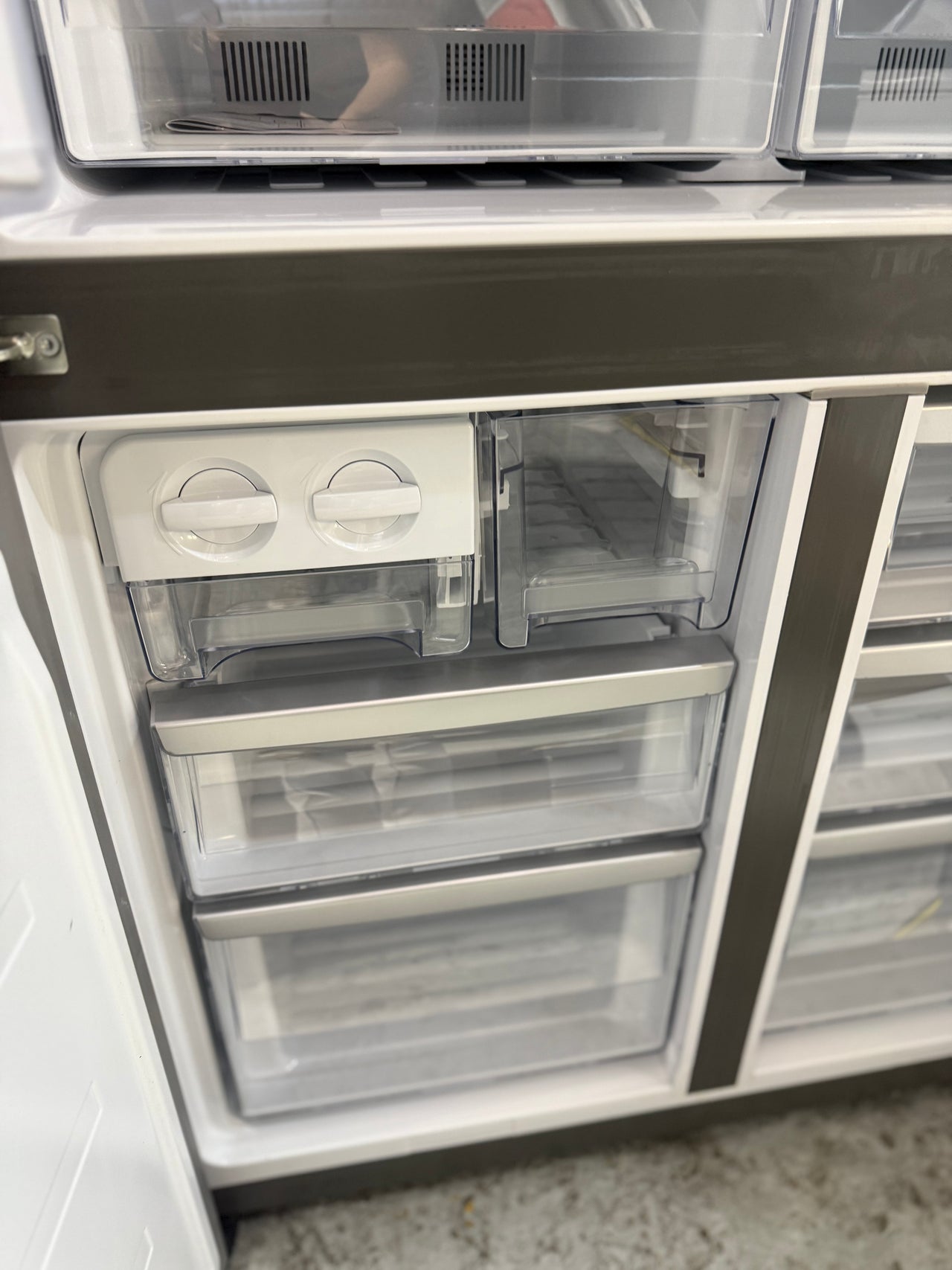 Factory second Westinghouse 564L French Quad Door Refrigerator – Matte Charcoal Black WQE5600BA - Second Hand Appliances Geebung