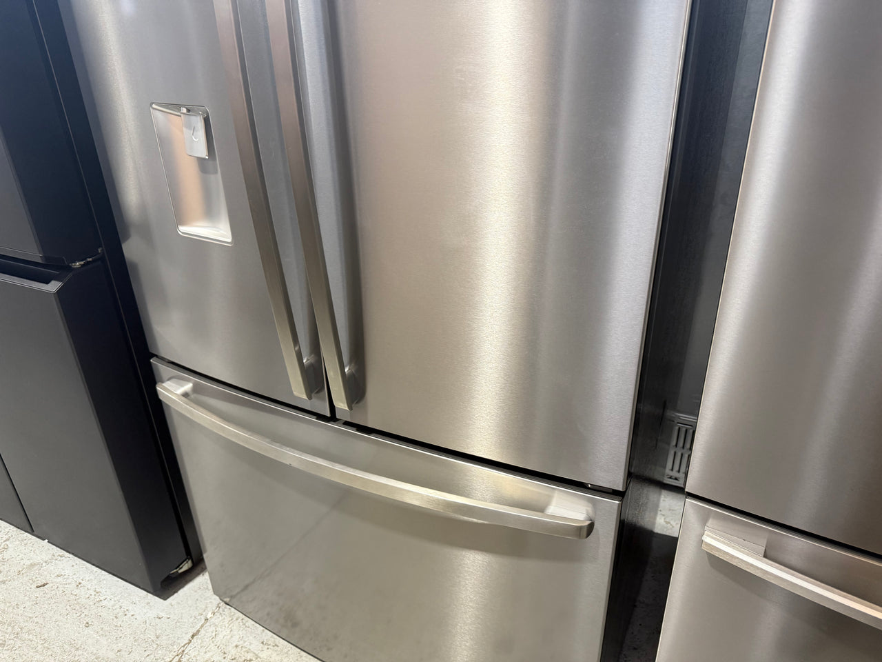 Factory second Westinghouse 605L Side by Side Fridge – Stainless Steel WHE6060SB - Second Hand Appliances Geebung