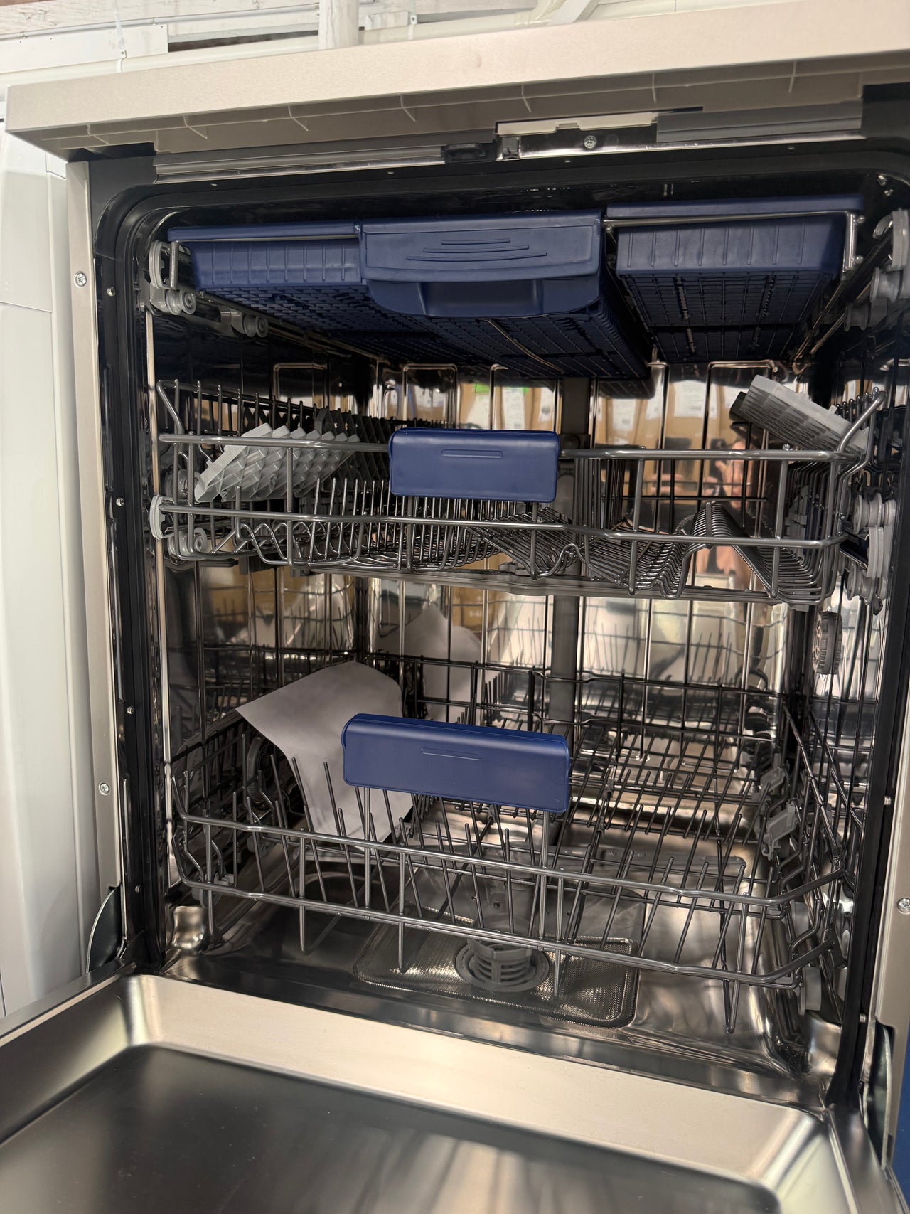 Factory second Westinghouse 60cm 15 Place Freestanding Dishwasher – WSF6606XB - Second Hand Appliances Geebung