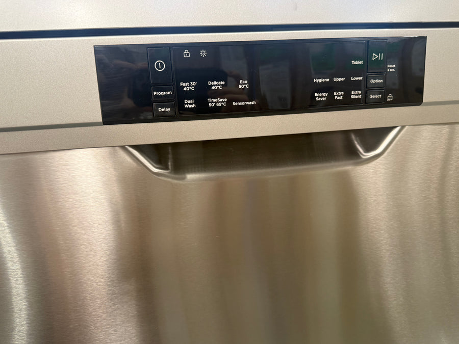 Factory second Westinghouse 60cm 15 Place Freestanding Dishwasher – WSF6606XB - Second Hand Appliances Geebung