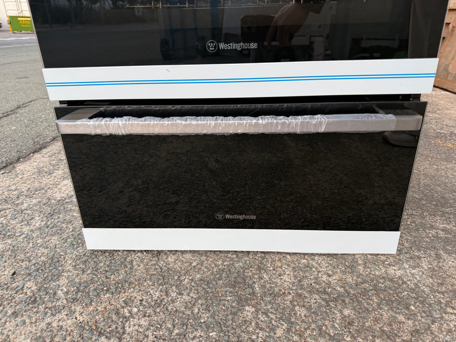 Factory second Westinghouse 60cm Built-In Electric Oven with Separate Grill – Stainless Steel WVE6565SD - Second Hand Appliances Geebung
