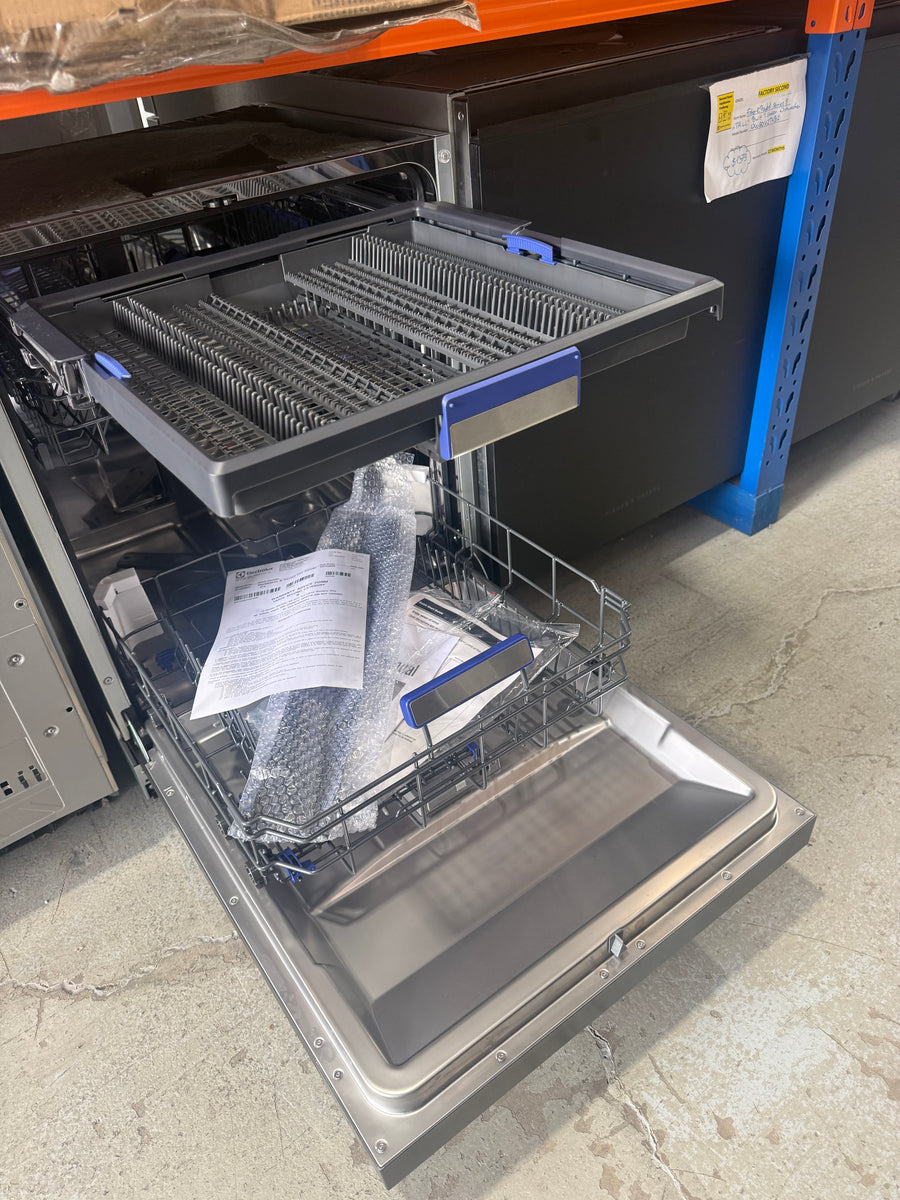 Factory second Westinghouse 60cm Built-Under Dishwasher – Dark Stainless Steel Model: WSU6608KXC(NAT) - Second Hand Appliances Geebung