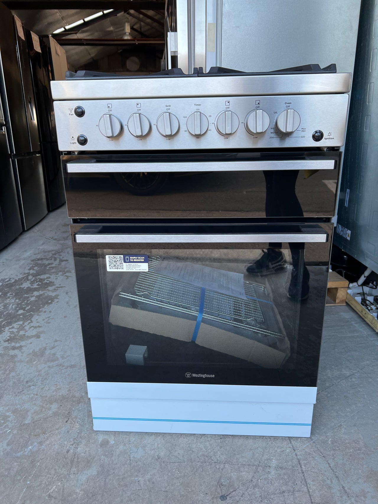 Factory second Westinghouse 60cm Freestanding Natural Gas Oven/Stove WFG612SCNG - Second Hand Appliances Geebung
