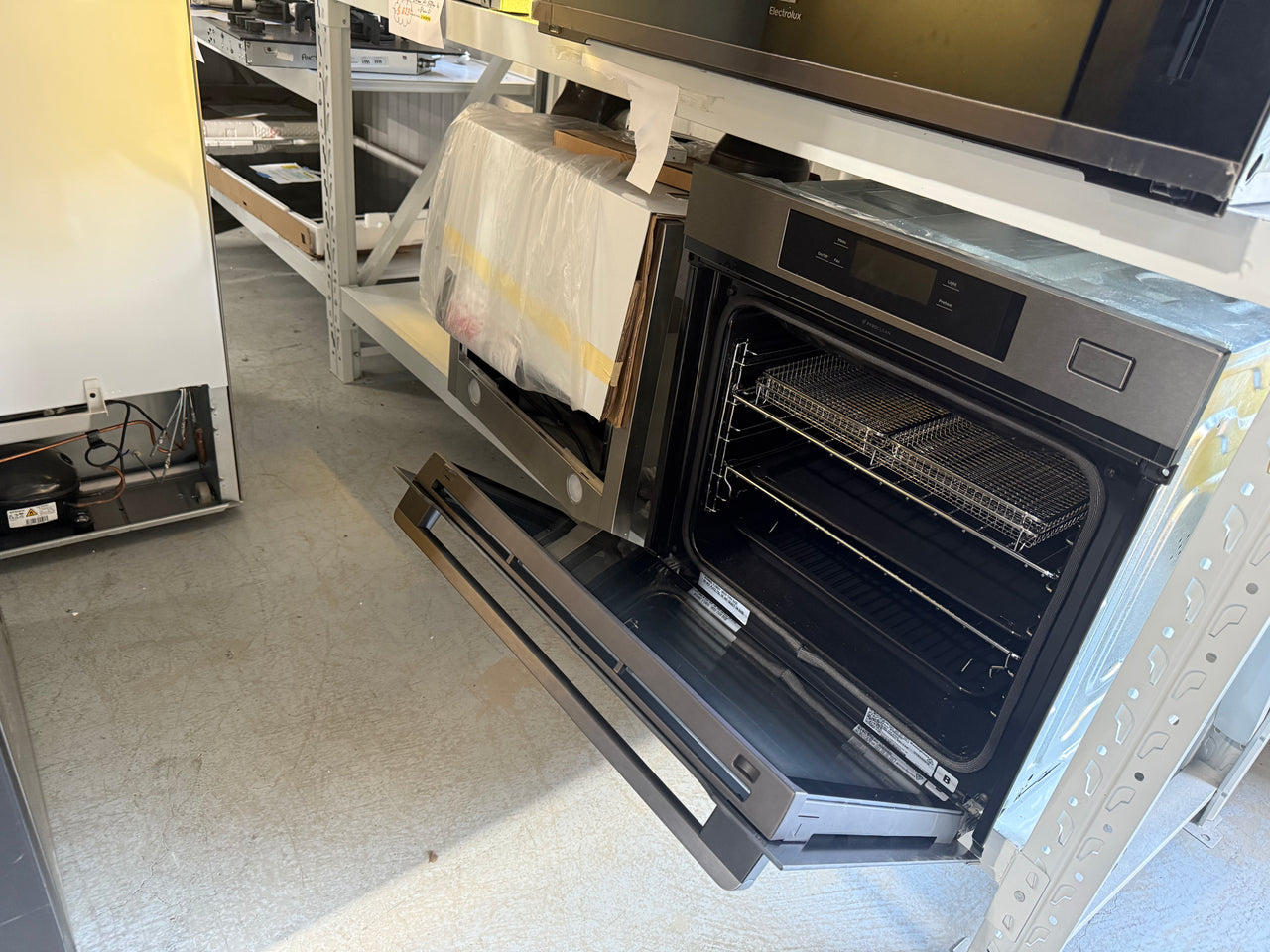 Buy Factory second Westinghouse 60cm Pyrolytic Steam & AirFry Built-In Oven – Dark Stainless Steel |  | [product_variant] | Second Hand Appliances Geebung Brisbane