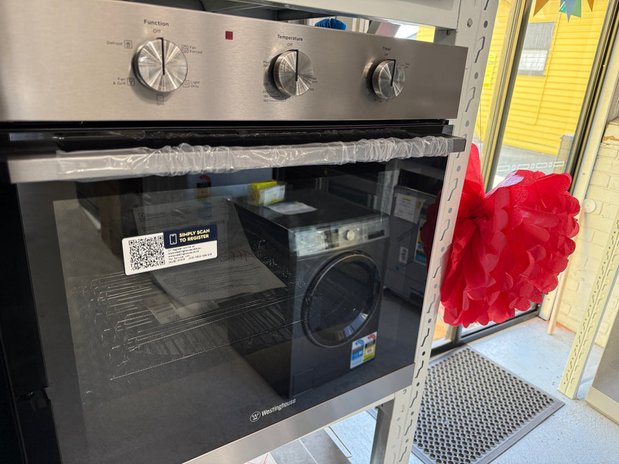 Factory second Westinghouse 60cm Stainless Steel Multi-Function Oven WVE6314SD - Second Hand Appliances Geebung
