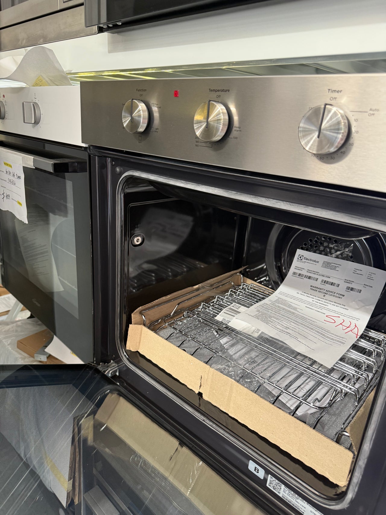 Factory second Westinghouse 60cm Stainless Steel Multi-Function Oven WVE6314SD - Second Hand Appliances Geebung