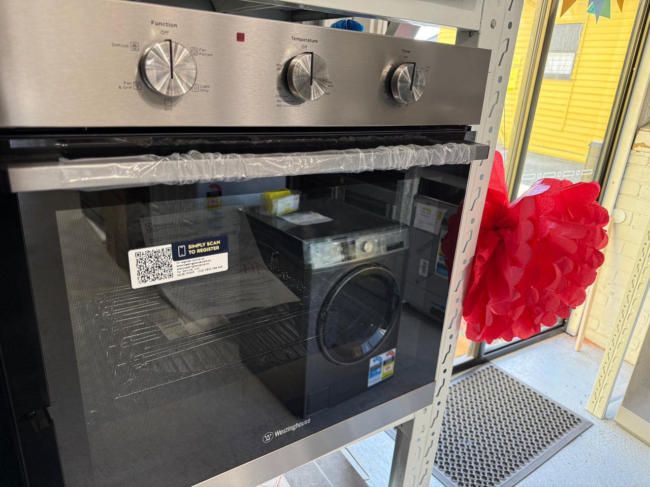 Factory second Westinghouse 60cm Stainless Steel Multi-Function Oven WVE6314SD - Second Hand Appliances Geebung