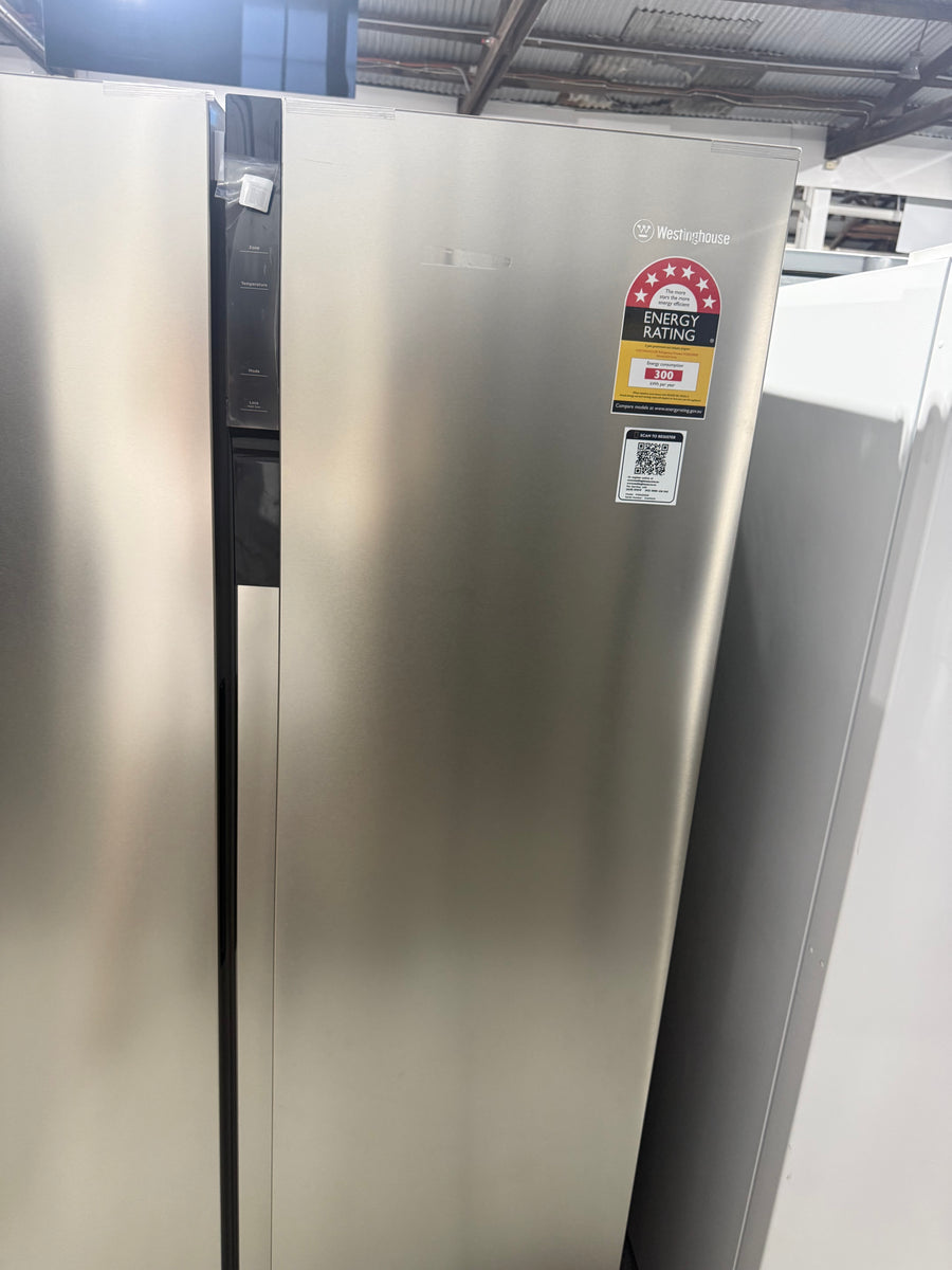 Factory second Westinghouse 624L Side-by-Side Refrigerator – Arctic Silver (WSE6200SB) - Second Hand Appliances Geebung