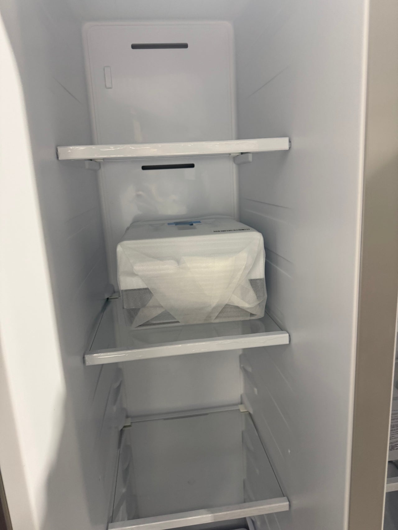 Factory second Westinghouse 624L Side-by-Side Refrigerator – Arctic Silver (WSE6200SB) - Second Hand Appliances Geebung
