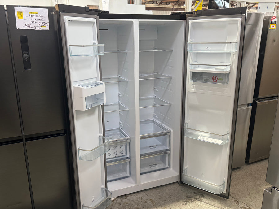 Factory second Westinghouse 664L Side by Side Refrigerator – Black Stainless Steel Model: WSE6640BA - Second Hand Appliances Geebung