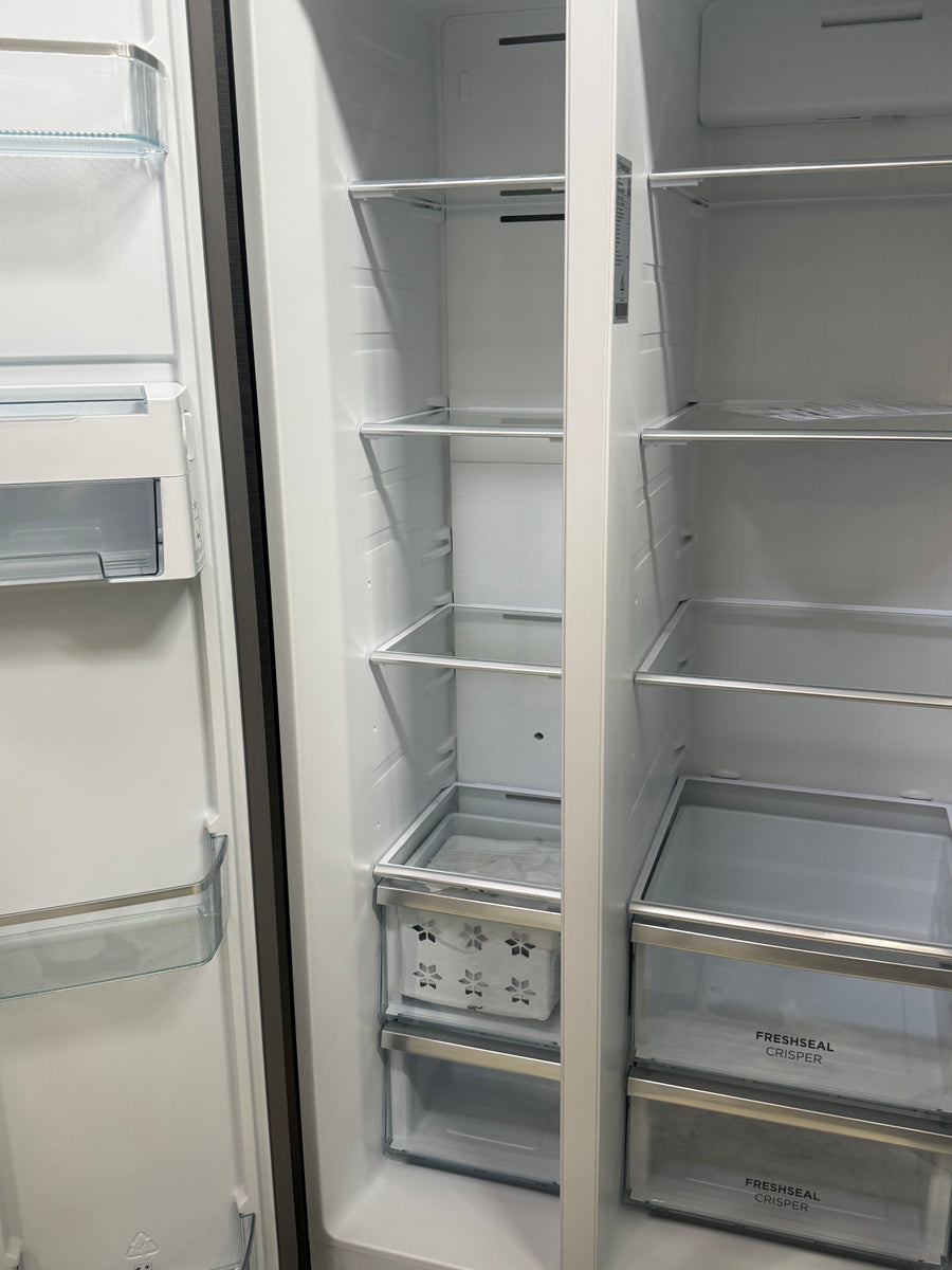 Factory second Westinghouse 664L Side by Side Refrigerator – Black Stainless Steel Model: WSE6640BA - Second Hand Appliances Geebung
