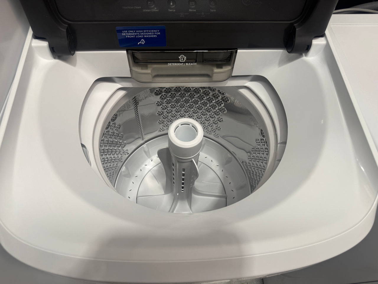 Factory second Westinghouse 7kg Top Load Washing Machine WWT7084J5WA - Second Hand Appliances Geebung