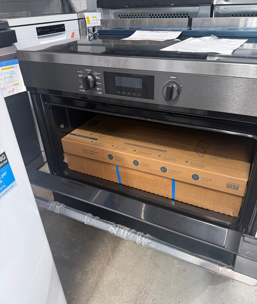 Factory second Westinghouse 90cm Electric Freestanding Oven with Induction Cooktop Dark Stainless Steel WFE9756DD(NAT) - Second Hand Appliances Geebung