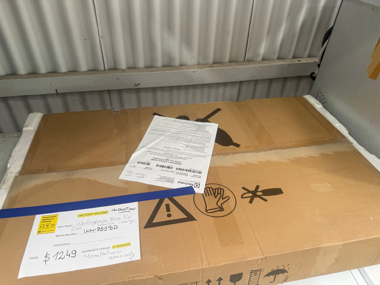 Factory second Westinghouse 90cm Five Zone Induction with Hob2Hood Cooktop WHI955BD - Second Hand Appliances Geebung