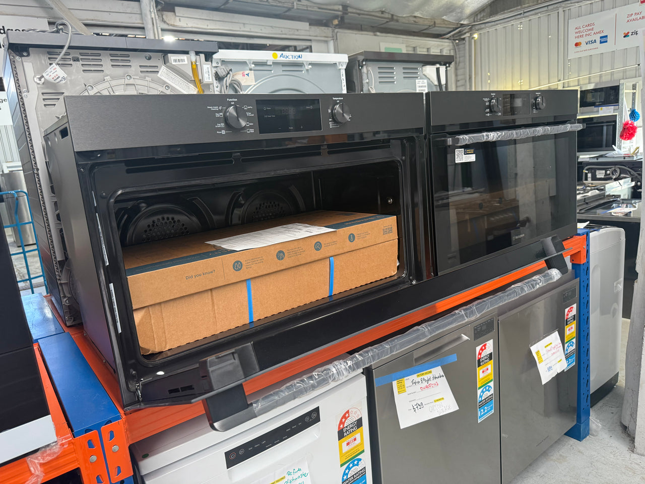 Factory second Westinghouse 90cm Multi-Function Oven with AirFry Dark Stainless Steel WVE9516DD - Second Hand Appliances Geebung