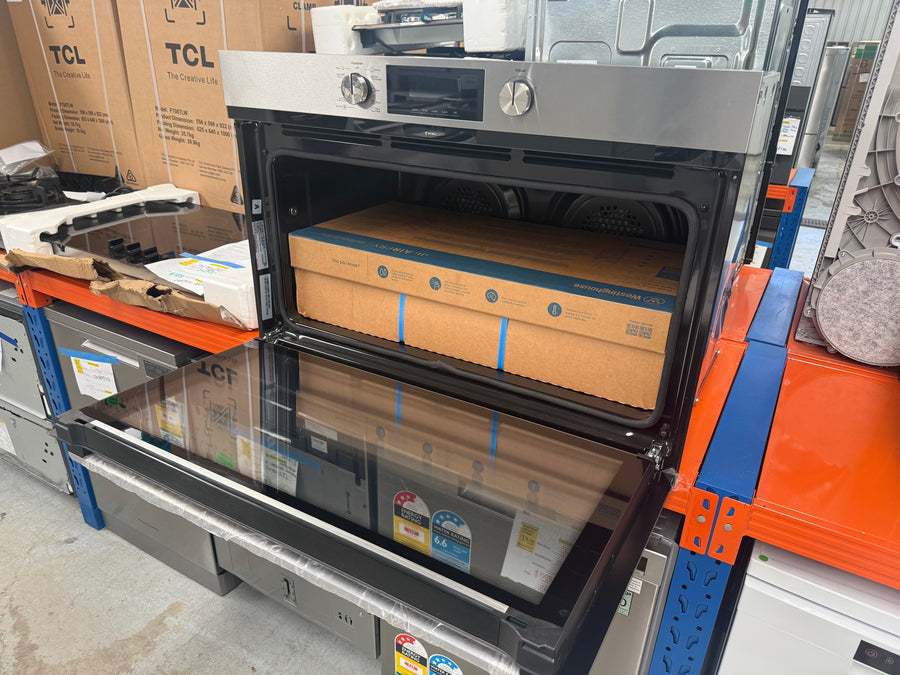 Factory second Westinghouse 90cm Multi-Function Pyrolytic Oven with AirFry Stainless Steel WVEP9716SD - Second Hand Appliances Geebung