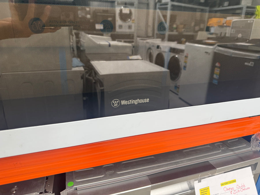 Factory second Westinghouse 90cm Multi-Function Pyrolytic Oven with AirFry Stainless Steel WVEP9716SD - Second Hand Appliances Geebung