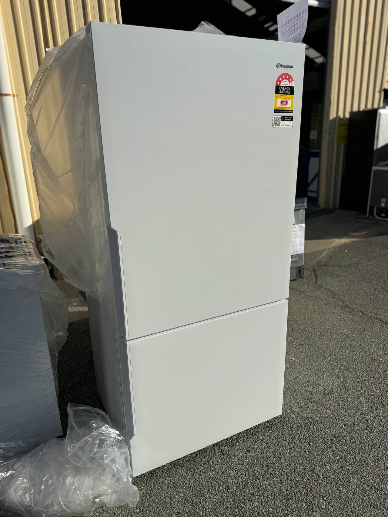 Factory second Westinghouse WBE5300WCR 496L Bottom Mount Fridge - Second Hand Appliances Geebung