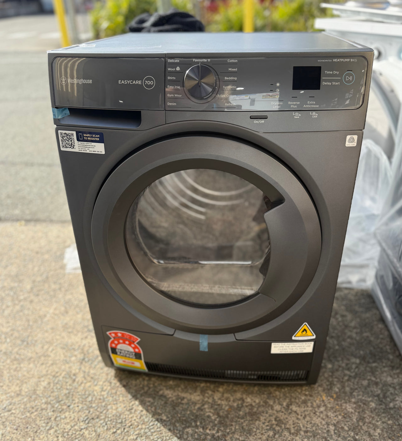 Factory second Westinghouse WDH904N7SA 9kg EasyCare 700 Series heat pump dryer - Second Hand Appliances Geebung