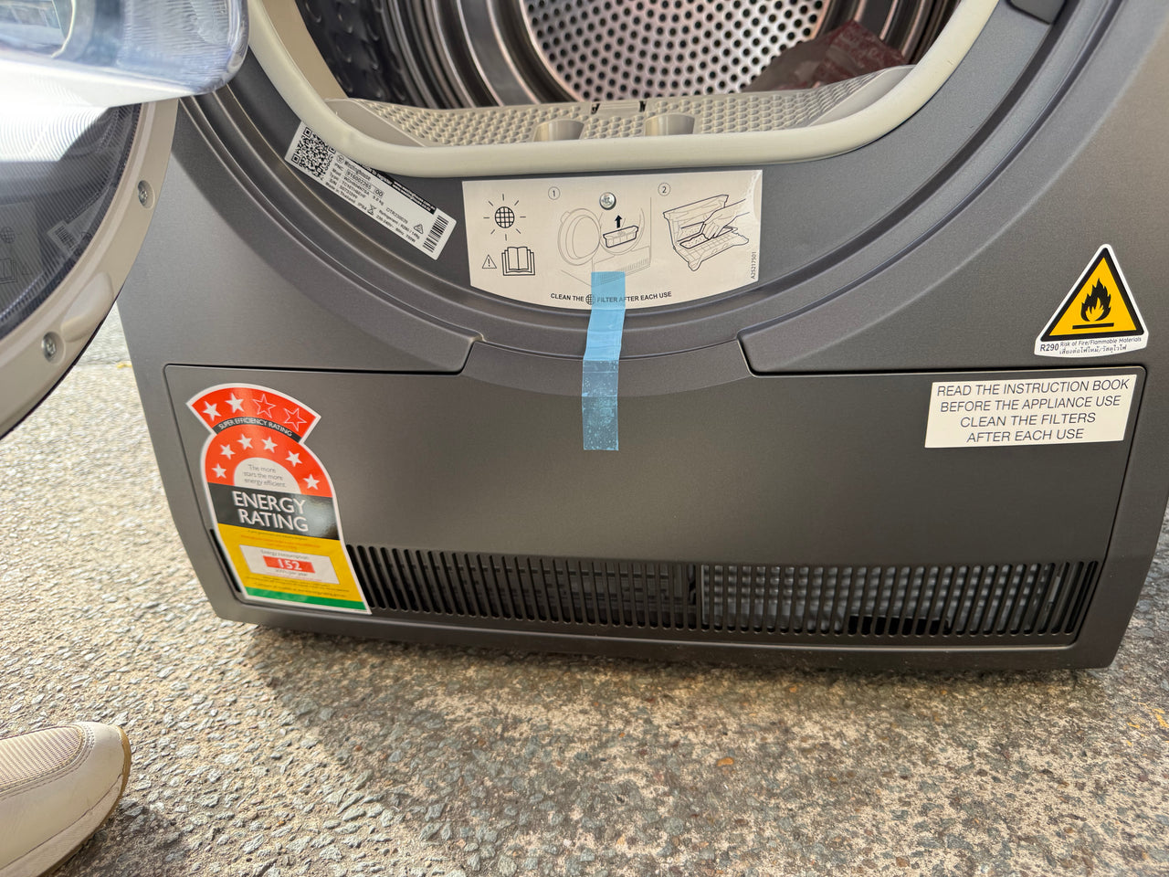 Factory second Westinghouse WDH904N7SA 9kg EasyCare 700 Series heat pump dryer - Second Hand Appliances Geebung