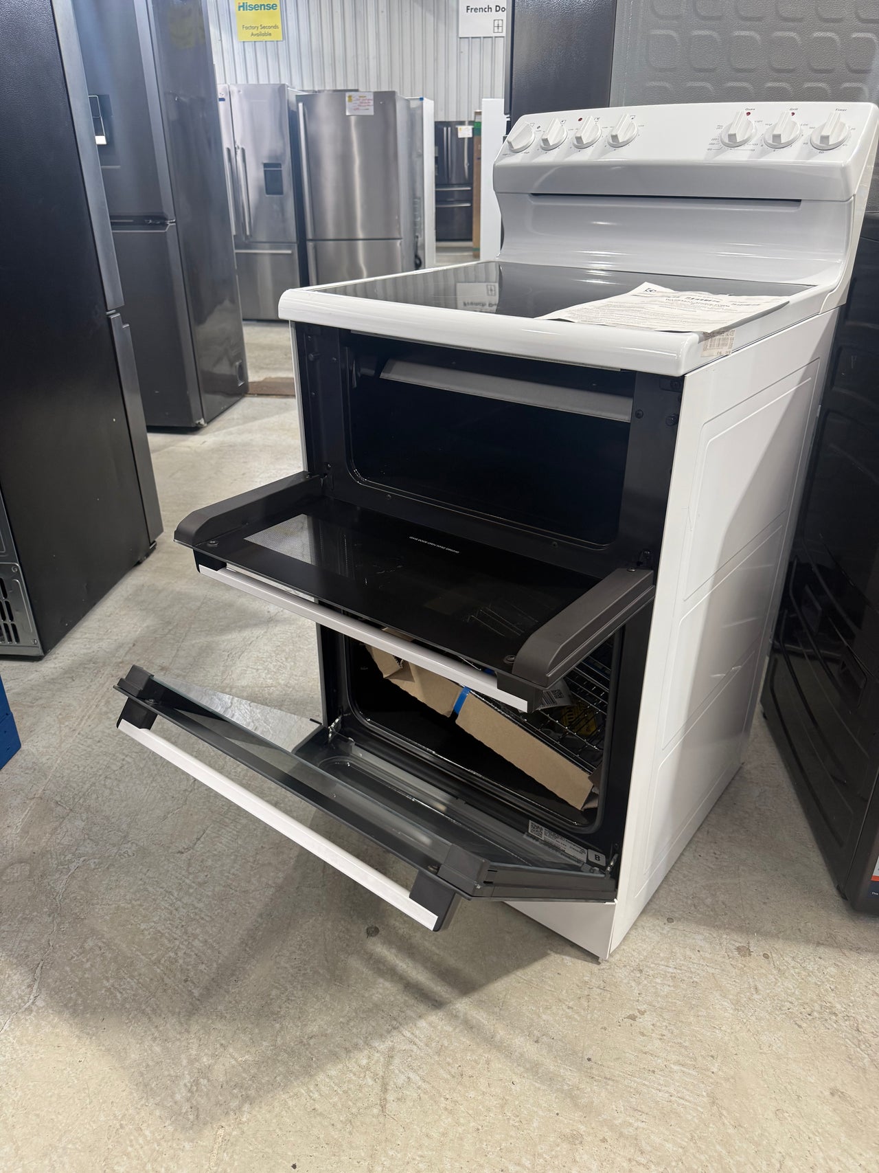 Factory second Westinghouse WLE642WC – 60 cm Freestanding Fan-Forced Electric Oven/Stove&nbsp; - Second Hand Appliances Geebung