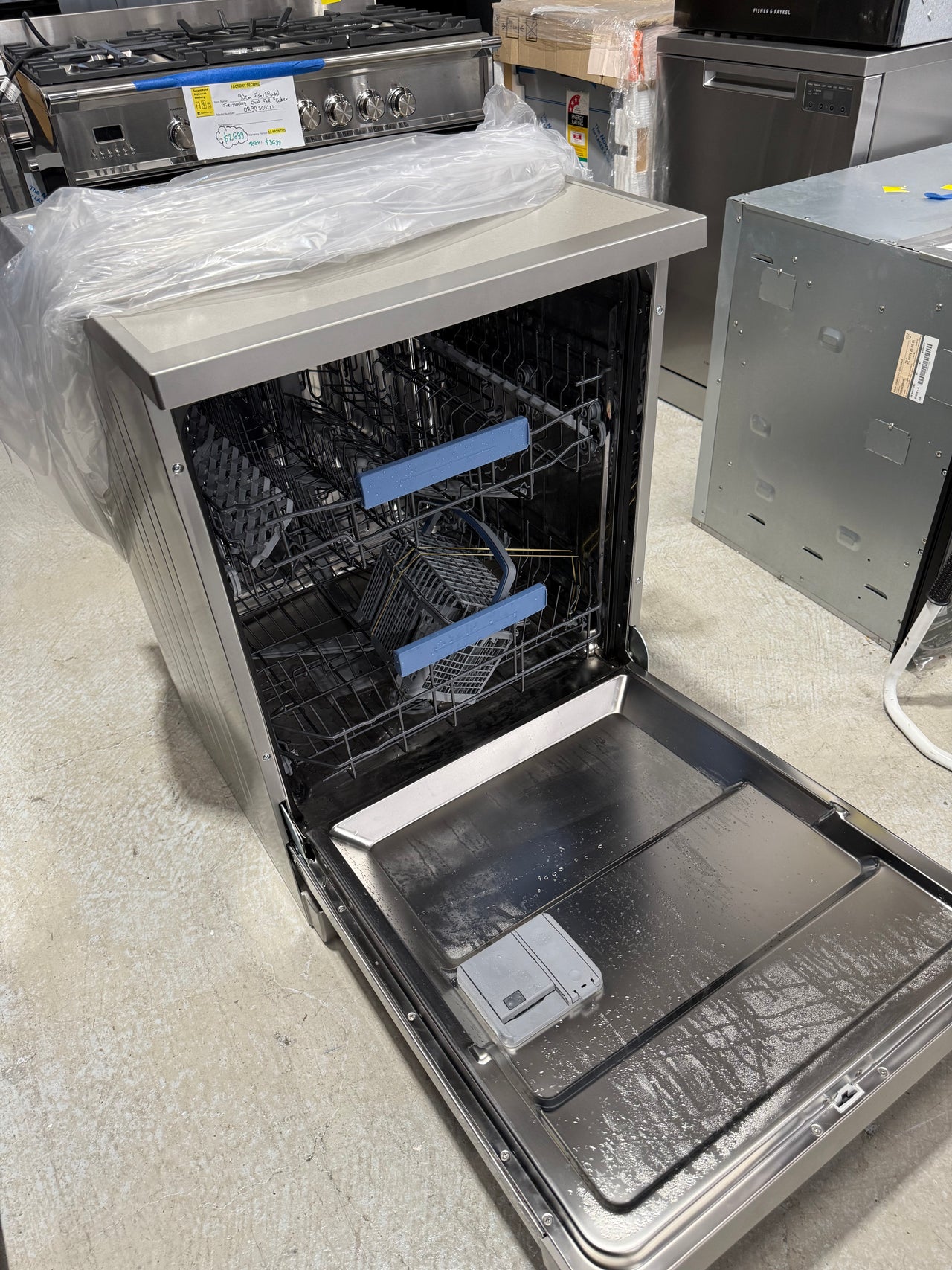 Factory second Westinghouse WSF6604XA 60cm freestanding stainless steel dishwasher - Second Hand Appliances Geebung