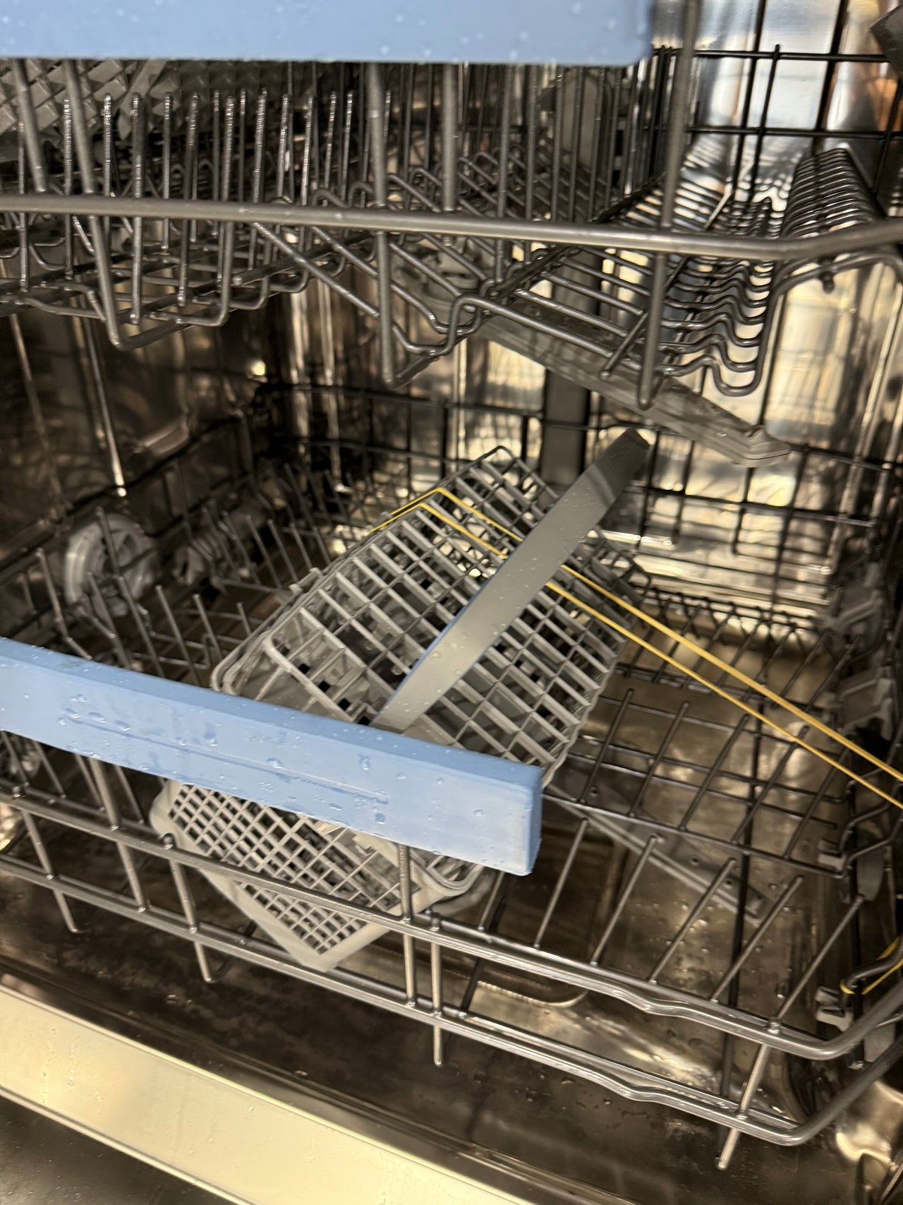 Factory second Westinghouse WSF6604XA 60cm freestanding stainless steel dishwasher - Second Hand Appliances Geebung