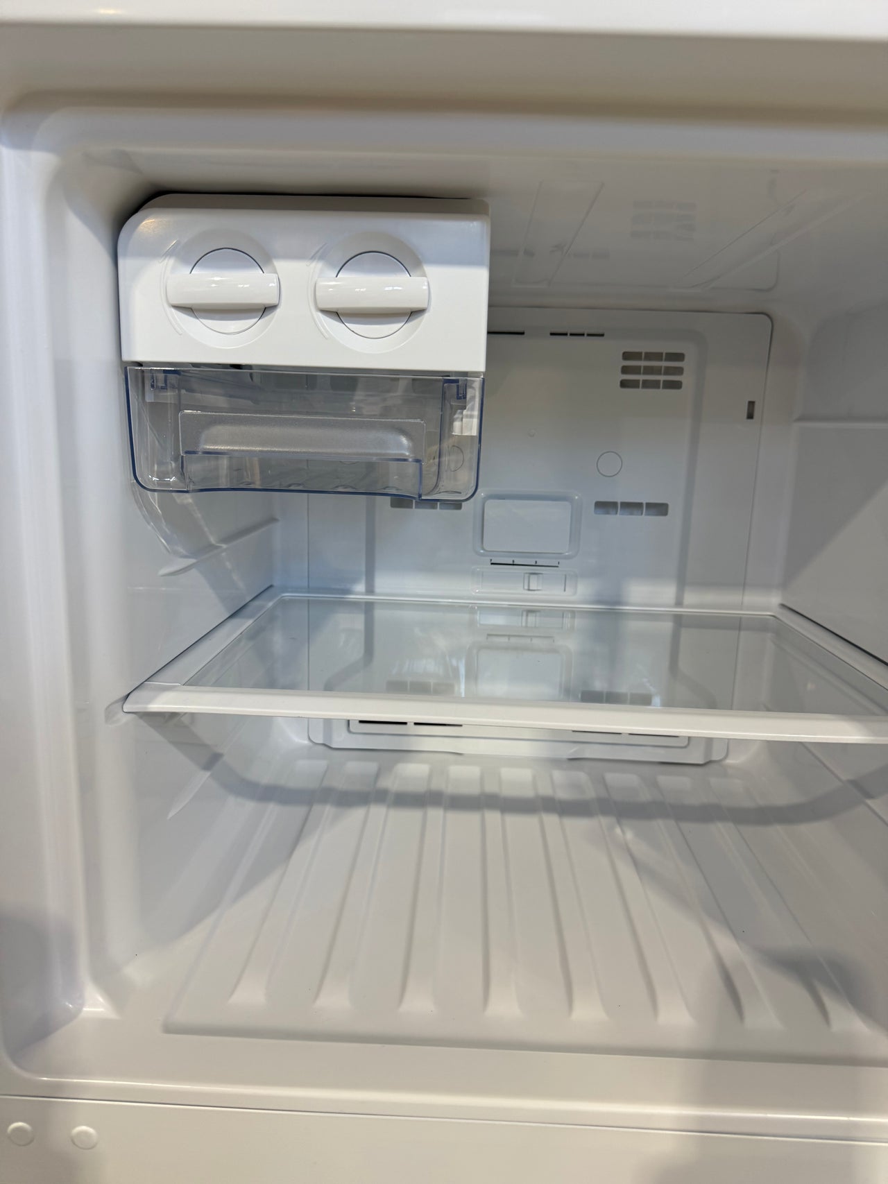 Factory second Westinghouse WTB3100WK 312L top mount refrigerator - Second Hand Appliances Geebung