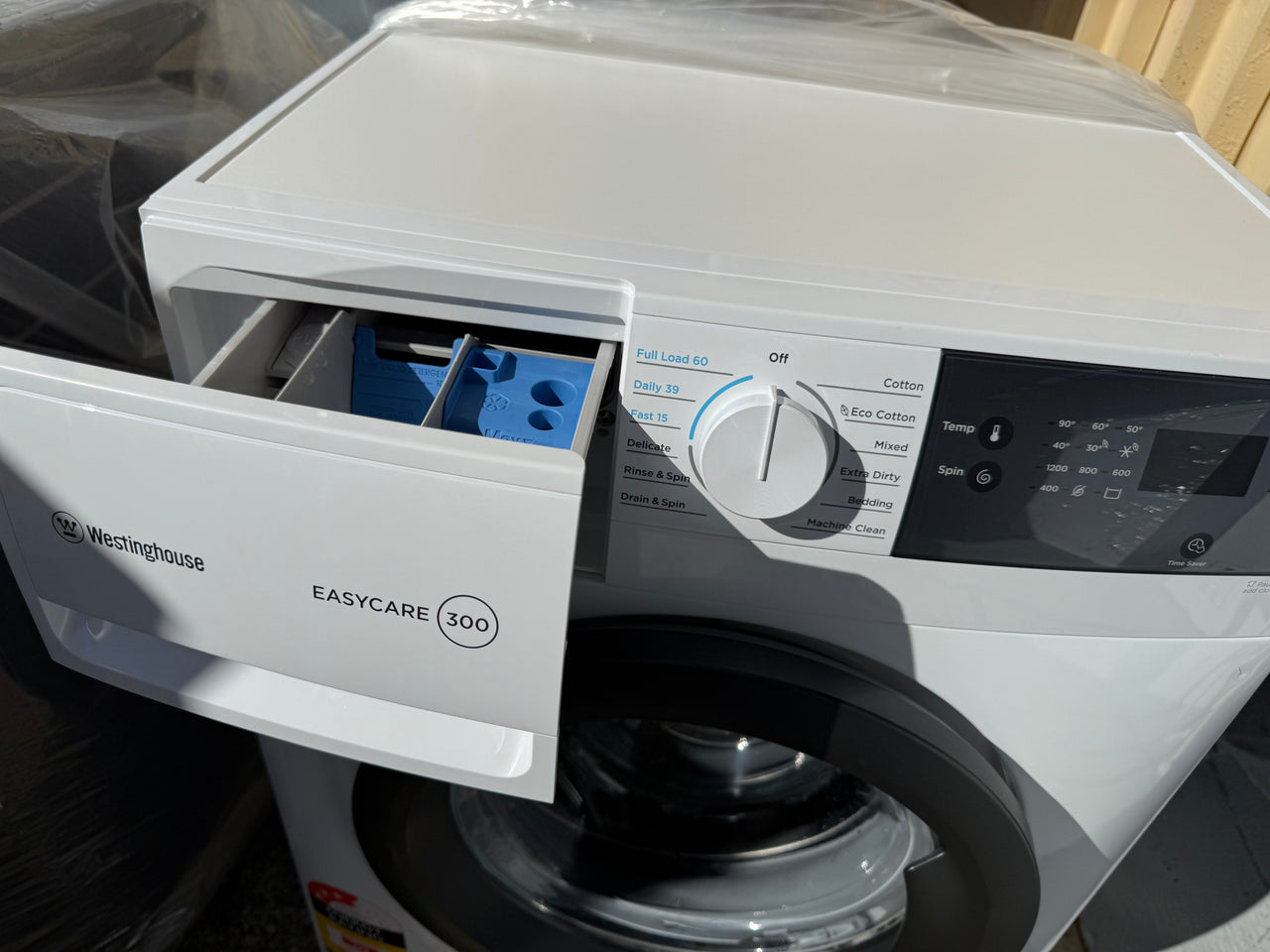 Factory second Westinghouse WWF7524N3WA 7.5kg 300 Series Front Load Washer - Second Hand Appliances Geebung