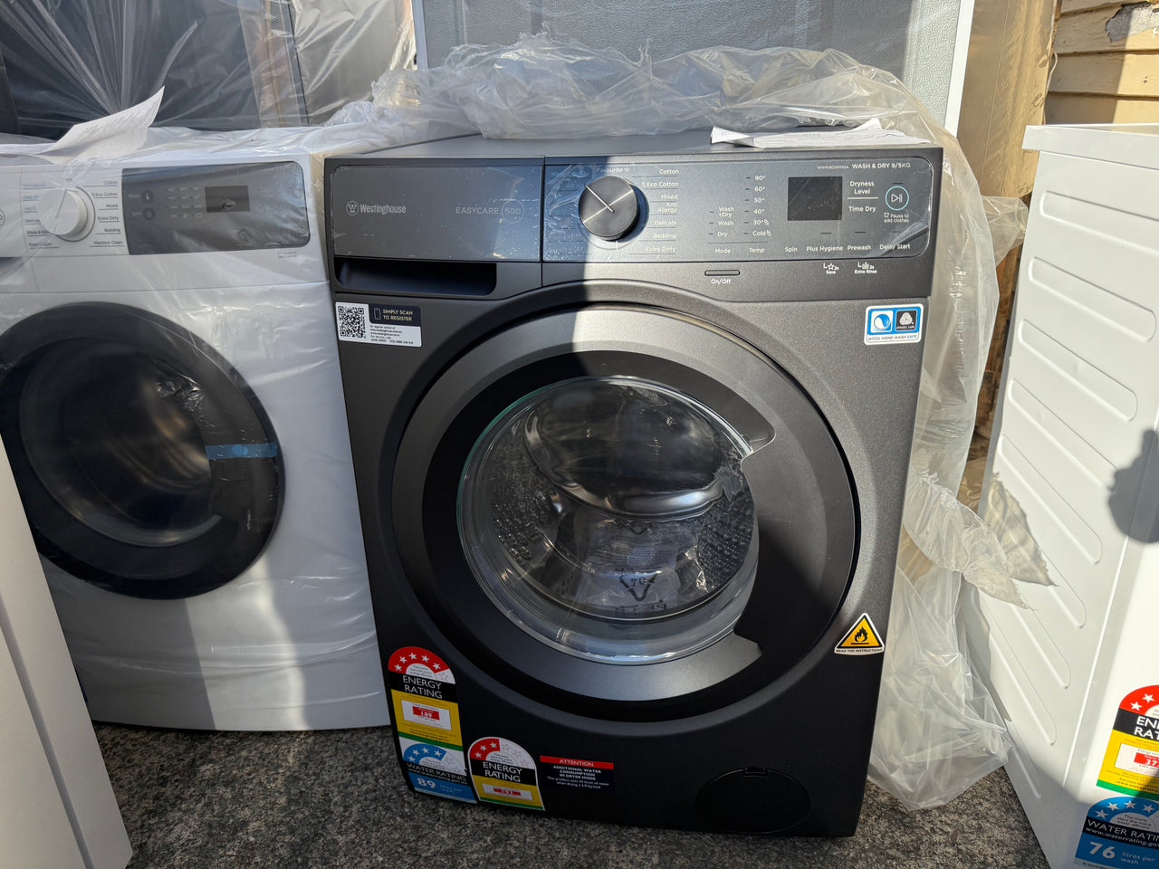 Factory second Westinghouse WWW9024M5SA 9kg/5kg EasyCare Front Load Washer Dryer Combo - Second Hand Appliances Geebung