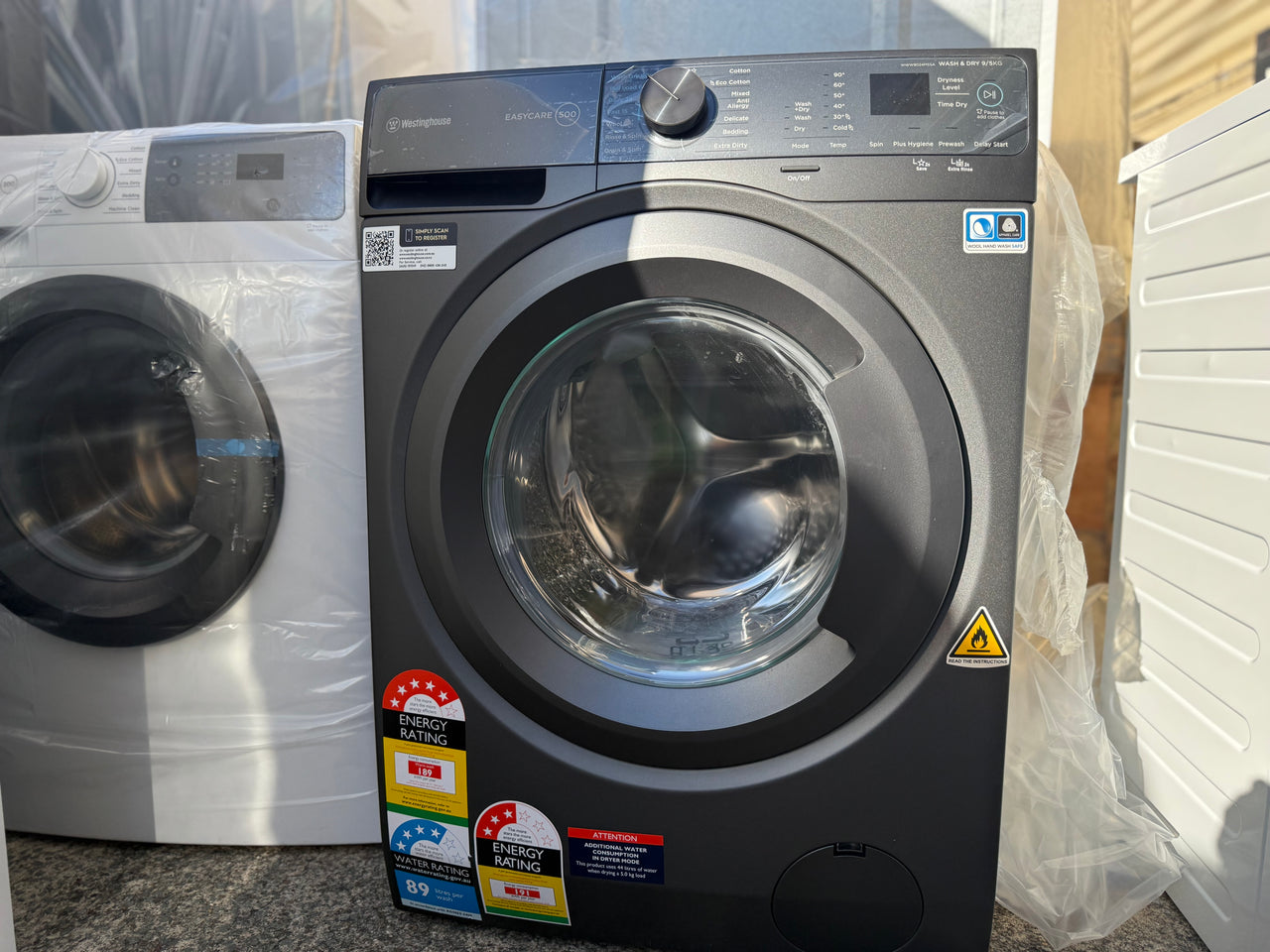 Factory second Westinghouse WWW9024M5SA 9kg/5kg EasyCare Front Load Washer Dryer Combo - Second Hand Appliances Geebung
