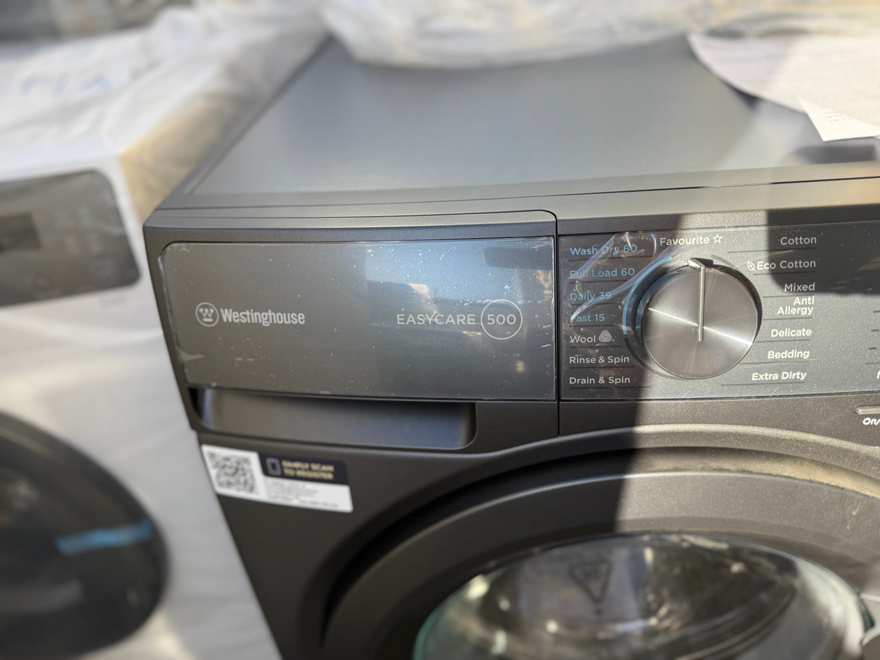 Factory second Westinghouse WWW9024M5SA 9kg/5kg EasyCare Front Load Washer Dryer Combo - Second Hand Appliances Geebung