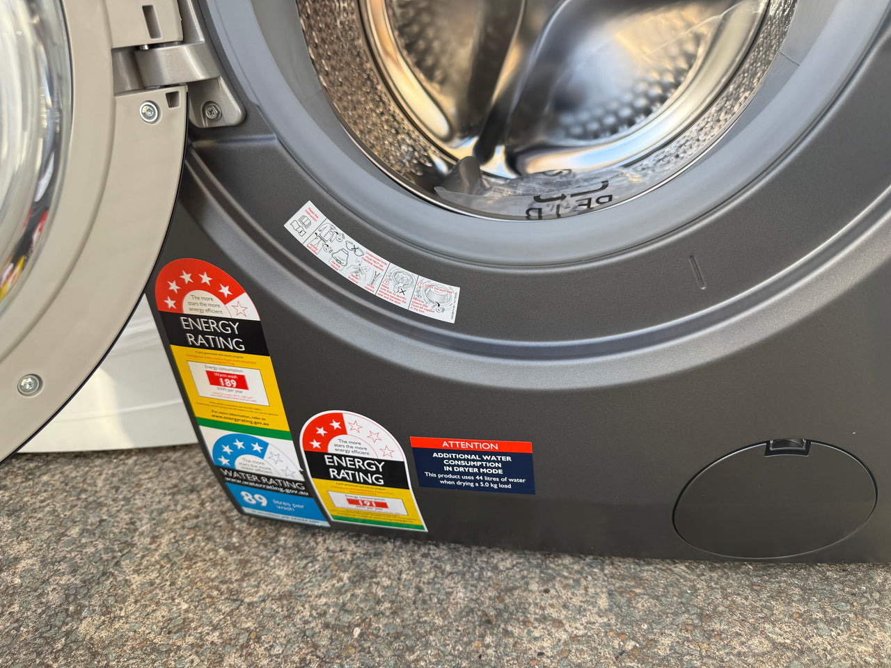 Factory second Westinghouse WWW9024M5SA 9kg/5kg EasyCare Front Load Washer Dryer Combo - Second Hand Appliances Geebung