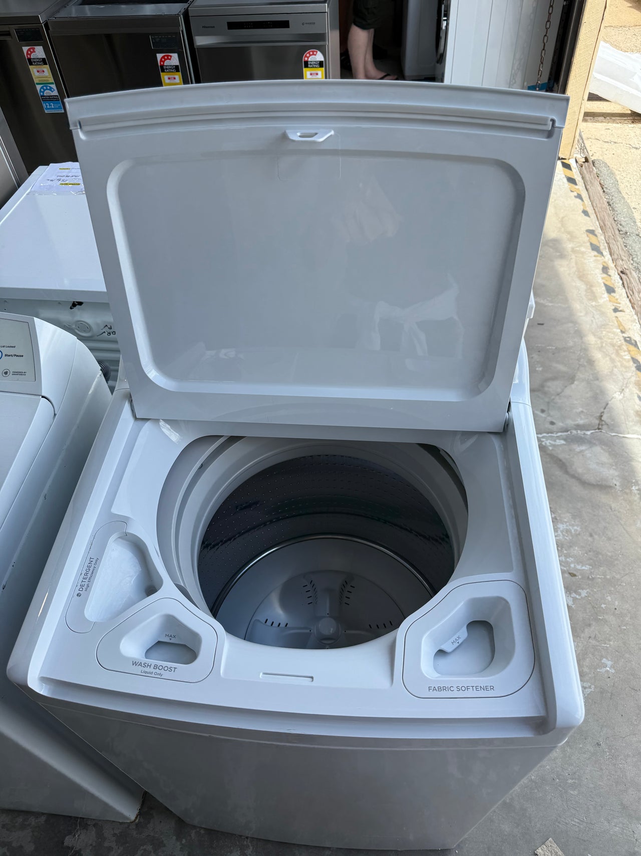 Second hand Fisher & Paykel Series 5 8kg Top Load Washing Machine with Eco-Active WL8060P1