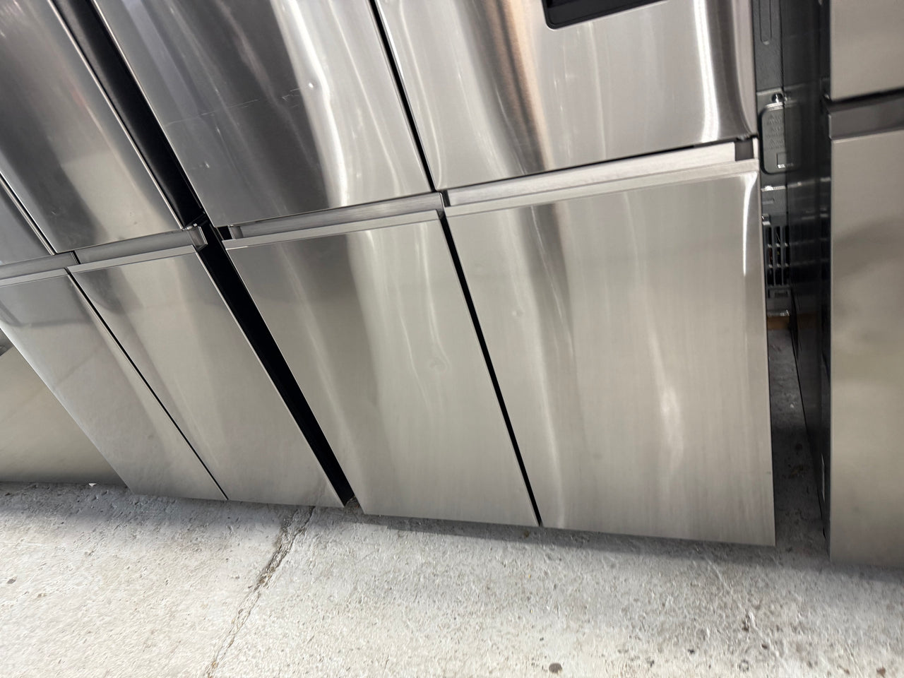 Factory second Fisher & Paykel RF605QNUVX1 538-litre quad-door refrigerator-freezer