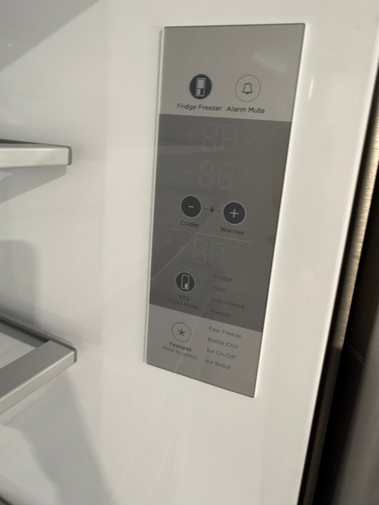 Factory second Fisher & Paykel RF605QNUVX1 538-litre quad-door refrigerator-freezer
