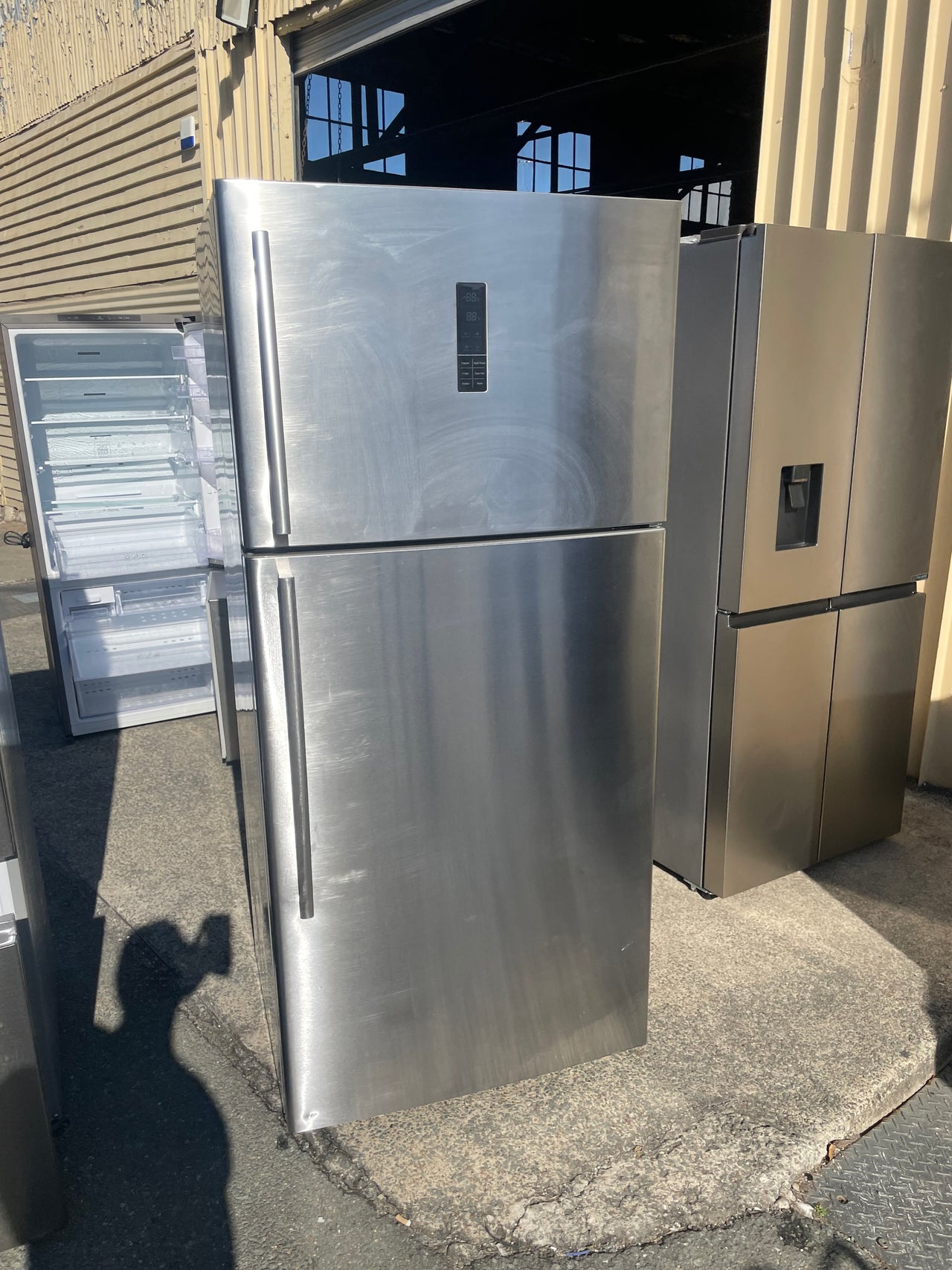 Second hand HISENSE 526L TOP MOUNT FRIDGE HR6TFF527SD