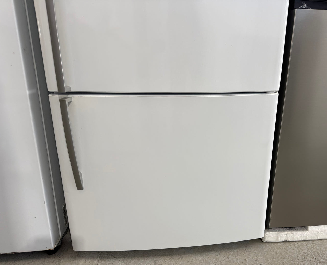 Second hand Fisher & Paykel 519L Bottom Mount Fridge – E522BRE3