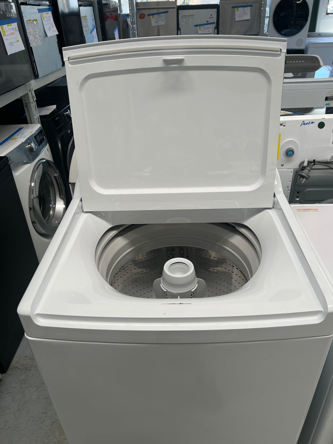 Factory second Fisher & Paykel 8.5kg Top Load Washer WA8560P1 - Second Hand Appliances Geebung