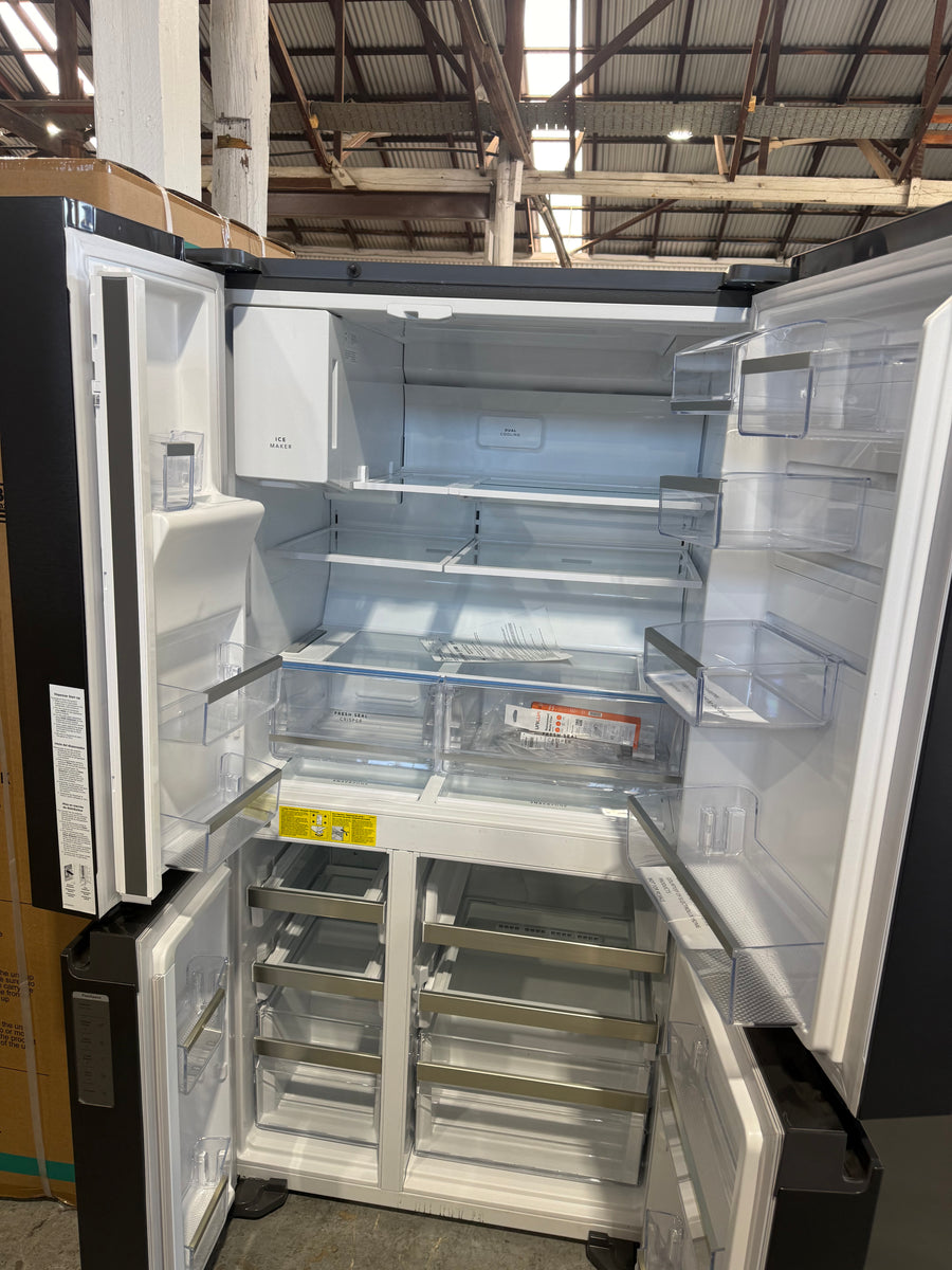 Factory second Westinghouse 609L Quad Door Refrigerator WQE6170BB