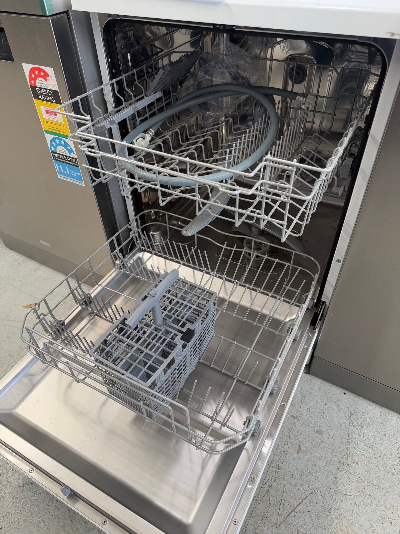 Factory second Haier HDW13V1W1 freestanding dishwasher