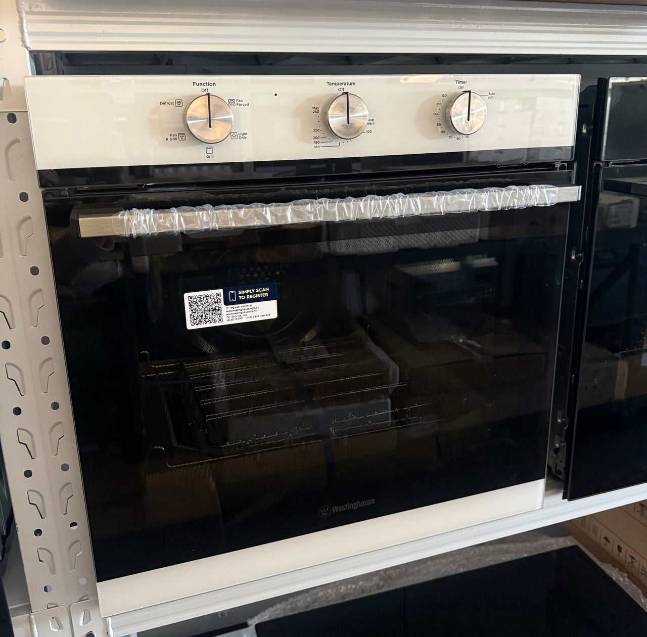 Factory second Westinghouse 60cm Multi-Function Built-In Oven – WVE6314WD