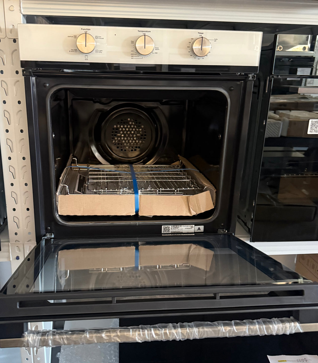 Factory second Westinghouse 60cm Multi-Function Built-In Oven – WVE6314WD