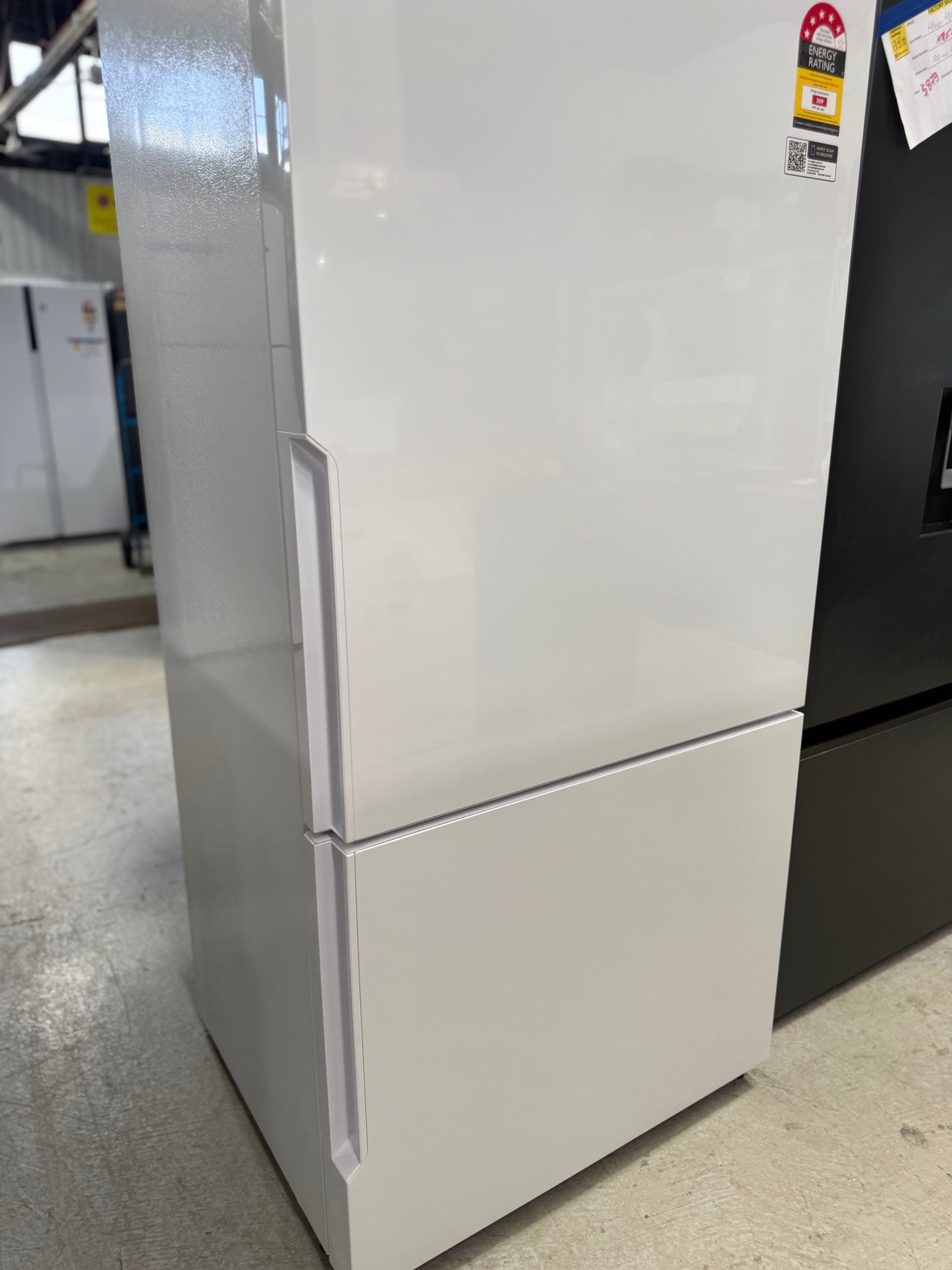 Factory Second Westinghouse 496 L Bottom Mount Fridge – White (WBE5300WC)