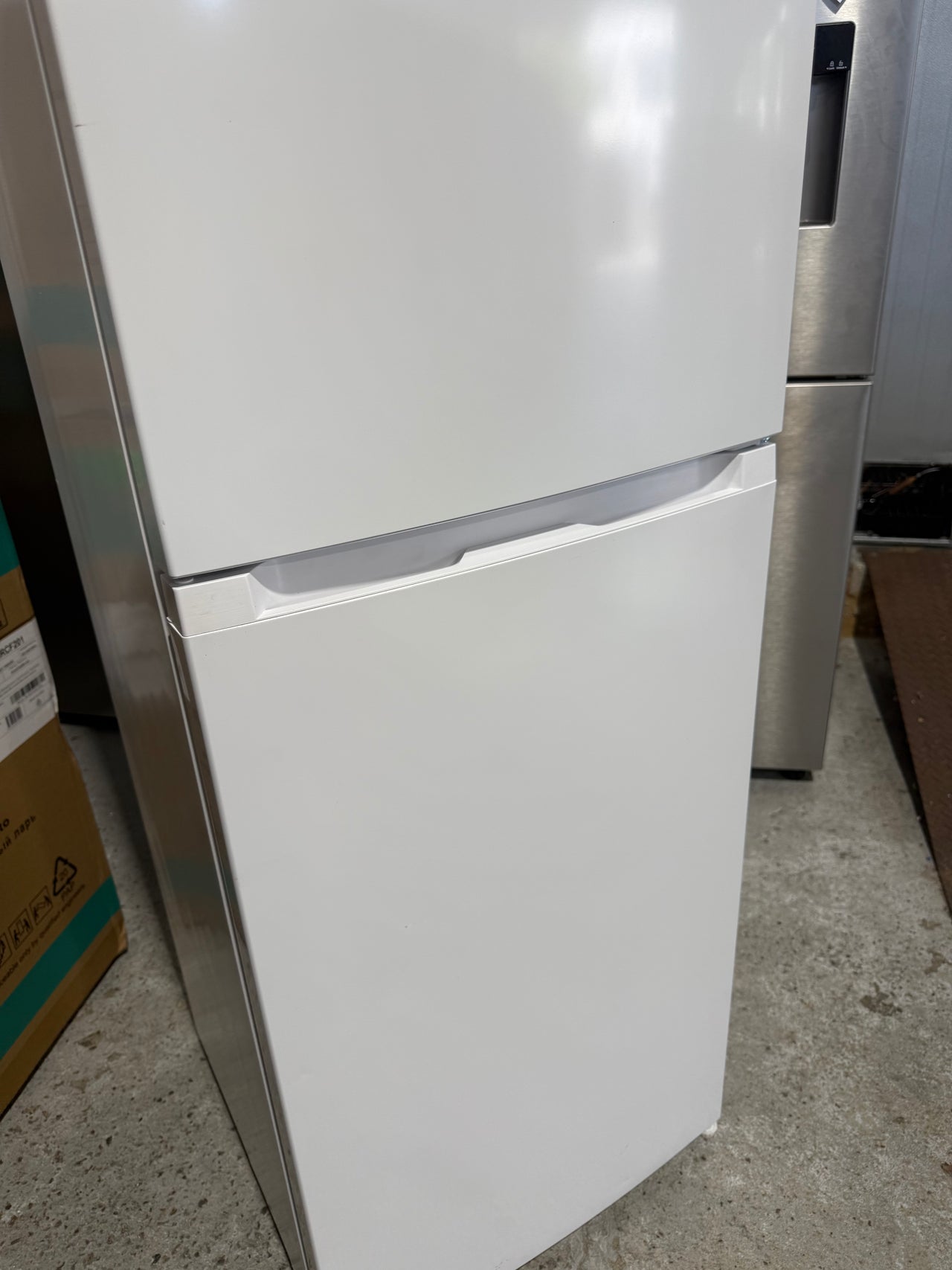 Factory second TCL P220TMW 197L Top Mount Fridge