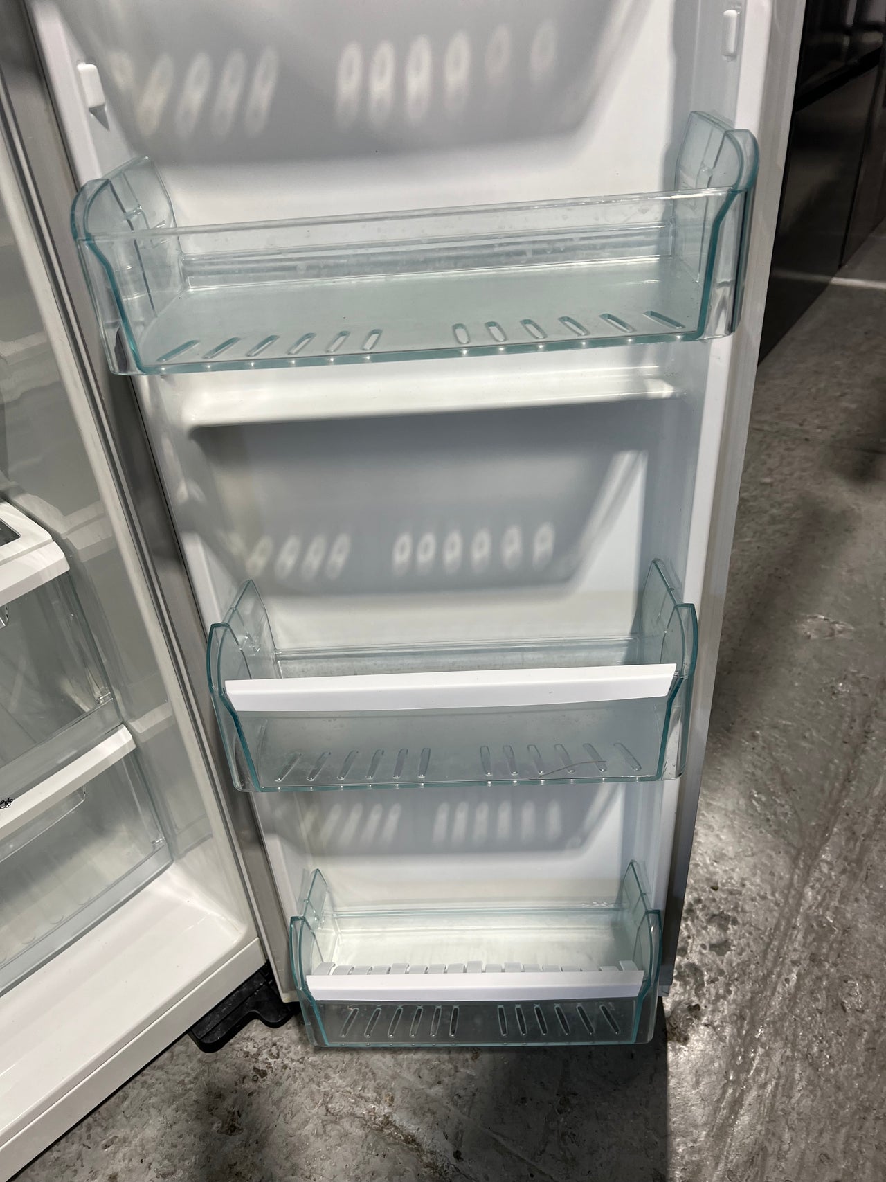 Second hand 606l Westinghouse side by side refrigerator Model: WSE6100WF - Second Hand Appliances Geebung