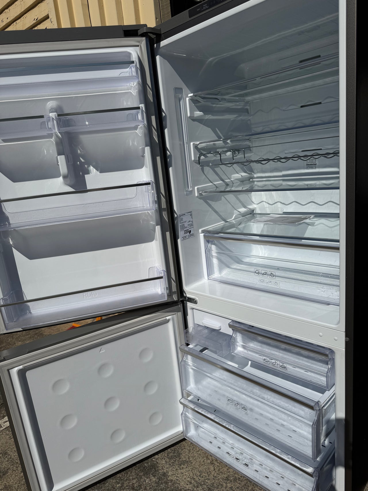 Transportation damaged Samsung 427L Bottom Mount Refrigerator Model: SRL456LS